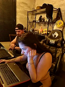 Hey-Hot 即時 XXX 聊天