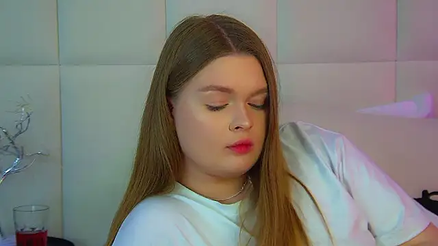 CrystalLyons: онлайн-секс-чат