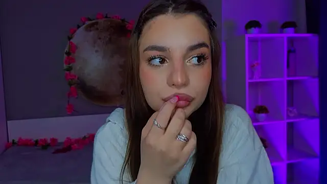 LauraHansil Chat XXX in diretta