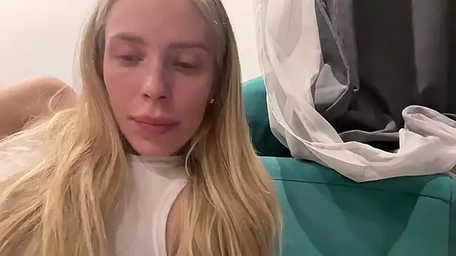 Iris_cherry Show in webcam