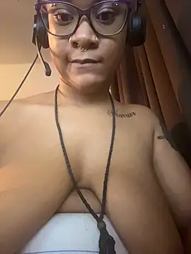 nickytheehawtie 现场XXX聊天