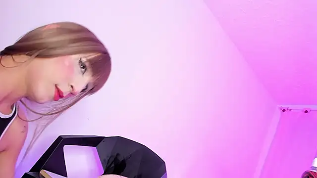 Chat +18 de francesca_suzett_ ao vivo