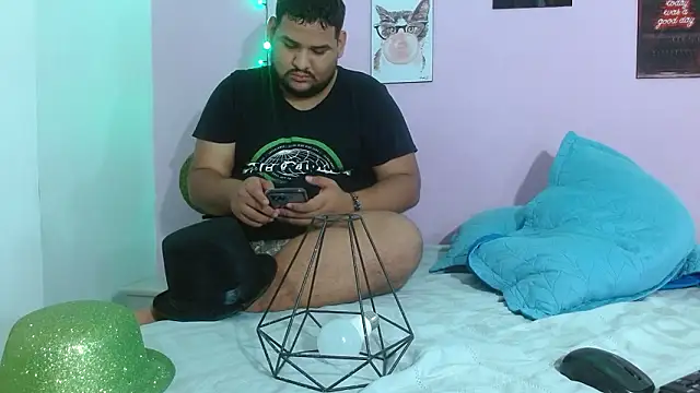 enzzo_rossi Adlı Modelin Web Kamerası Şovu