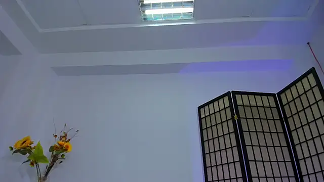 MiaNoirrのライブXXXチャット