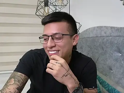 XXX chat uživo modela SIXXTOLOVE18