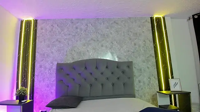 GiannaSlimJB's Live XXX Chat