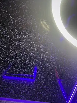 Emily-teen Adlı Modelin Canlı XXX Sohbeti