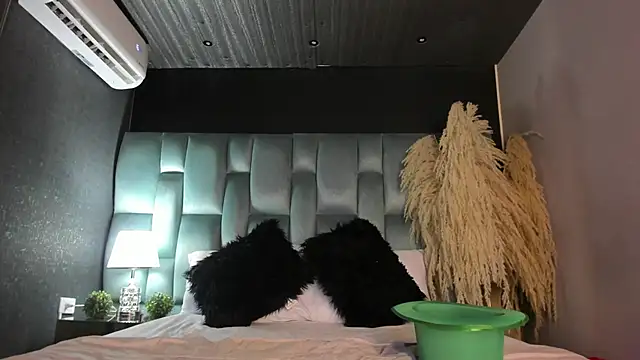 Juliethaamour's Live XXX Chat