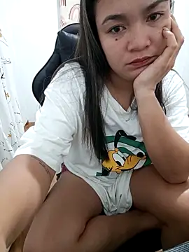 pretty_yesha élő XXX-chatje