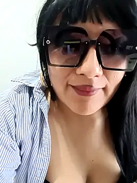 Chat +18 de Yazyazucar ao vivo