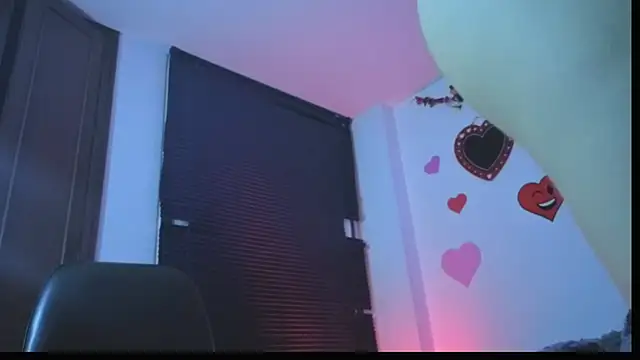 Онлайн чат XXX MaleiSummer