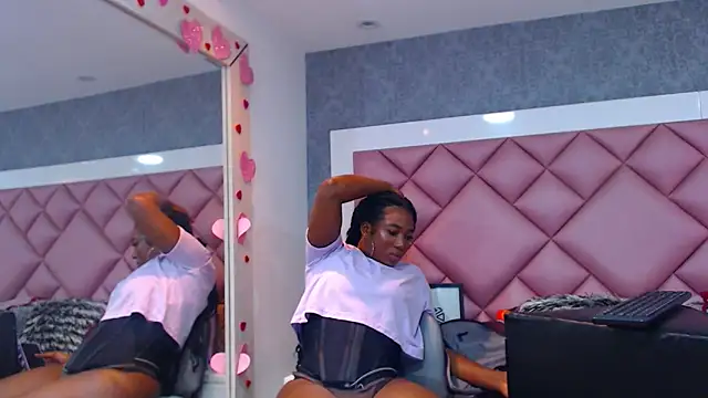 ThegreatoneladyのライブXXXチャット