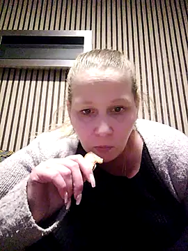 Mrs-Luder's Live XXX Chat