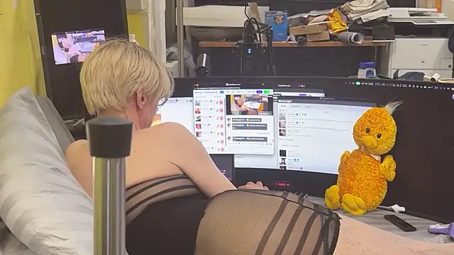 Lacht_Liden Pertunjukan Webcam