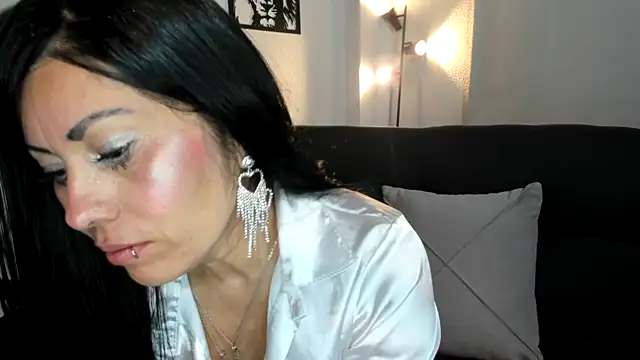 Tania_mature Adlı Modelin Canlı XXX Sohbeti