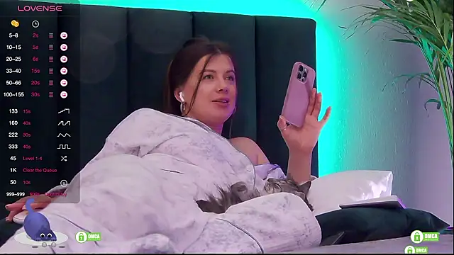 Minelliss Live XXX-Chat