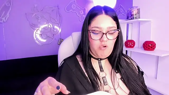 Camiila_Osorio Adlı Modelin Canlı XXX Sohbeti