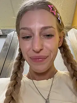 Chat XXX en directo de kira_mia