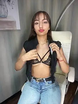 Nahomy_Pinkn Webbikameraesitys