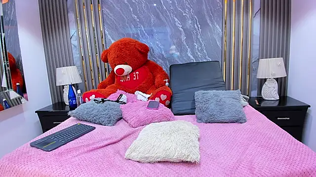 HeidyWillss Adlı Modelin Canlı XXX Sohbeti