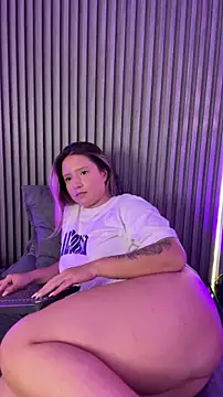 MiaPetit_ élő XXX-chatje