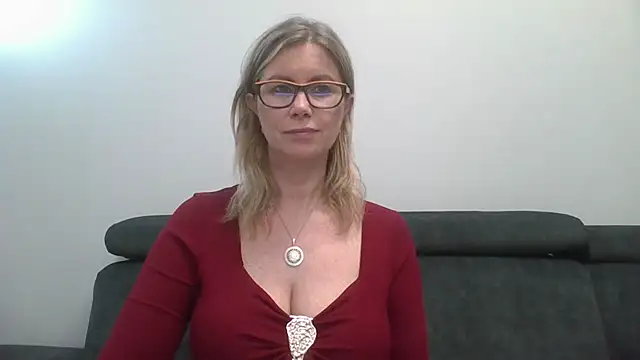 Chat +18 de DoreenSexy ao vivo