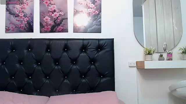 pinky_f00x Live XXX Chat