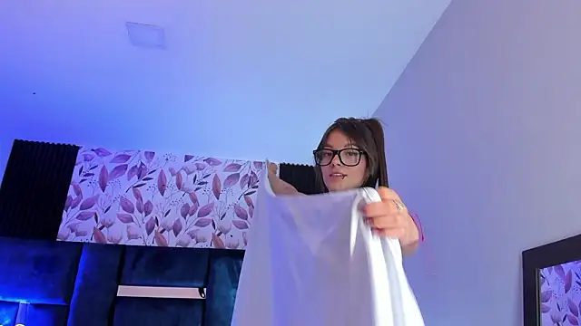 AmmyJones_ Live XXX Chat