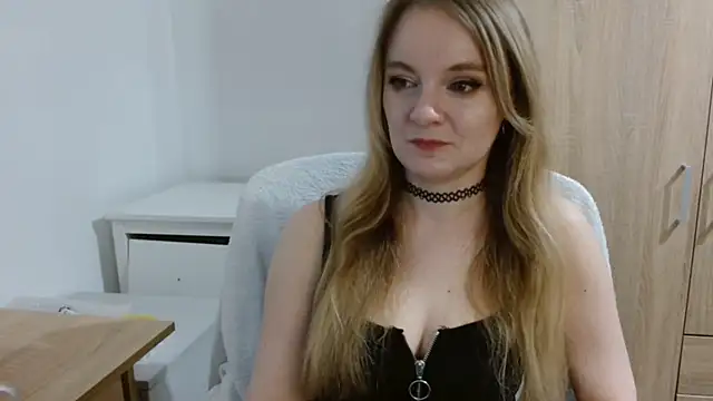 AlmaHoney Adlı Modelin Canlı XXX Sohbeti