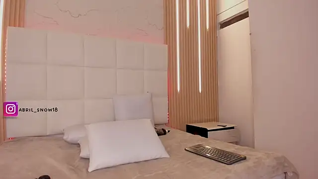 abril_snow élő XXX-chatje