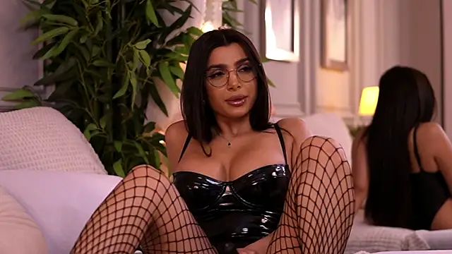 NicoleCellini Adlı Modelin Canlı XXX Sohbeti