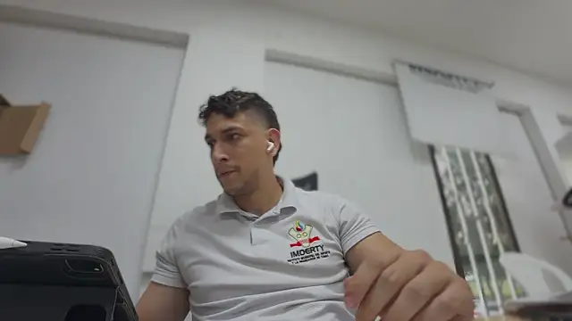 chicoinhibidoのライブXXXチャット