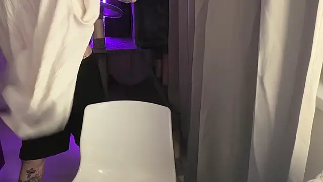 Show modela davesinner na web-kameri