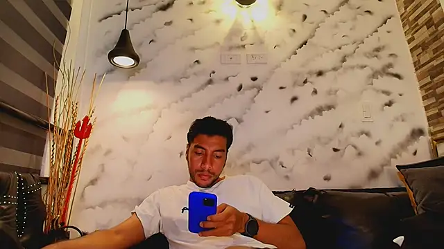 Max_Hornye's Live XXX Chat