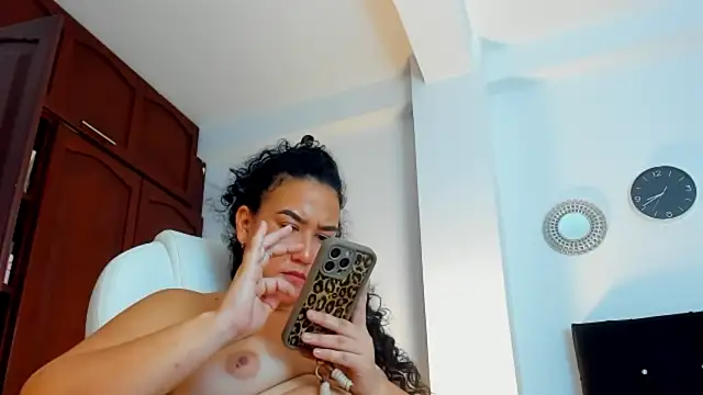 Pokazy przed kamerką – kathyajhonss