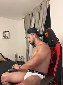 Ezzio_Scolaro's Live XXX Chat