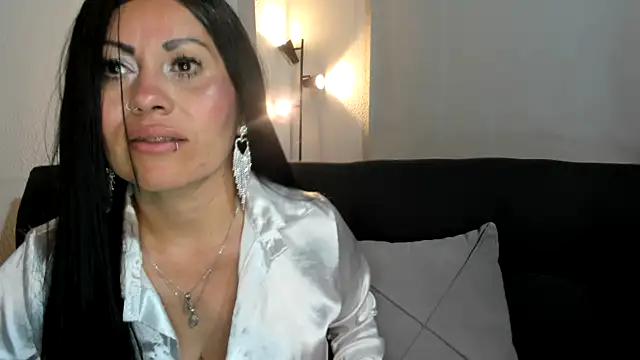 Tania_mature Adlı Modelin Canlı XXX Sohbeti