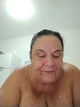 Yaya_Mineira élő XXX-chatje