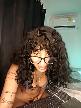 XXX chat uživo modela elhuevitotuyo