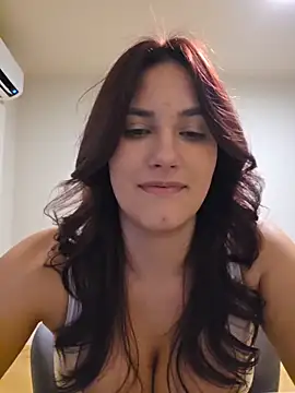 MiaRides19's Live XXX Chat