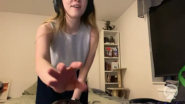 chibi_moon_ Show in webcam