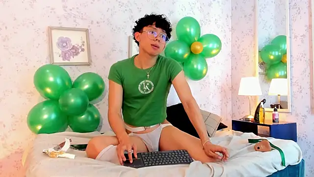 liam_twiink live XXX chat