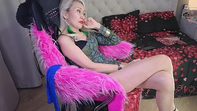 Онлайн чат XXX RoxalanaStar