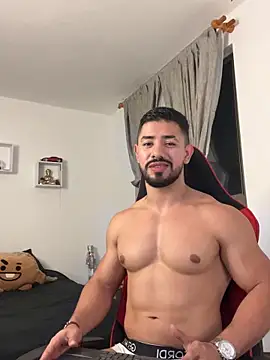 Ezzio_Scolaro: онлайн-секс-чат