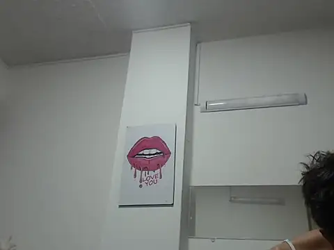 Chat +18 de Ailanys_Miller ao vivo