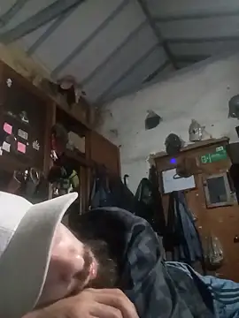 Pokazy przed kamerką – hairy_mannn