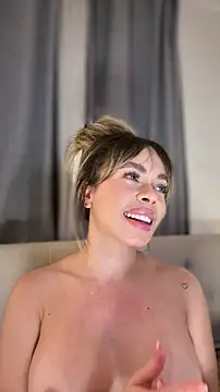 Czat XXX na żywo – Holli_woul