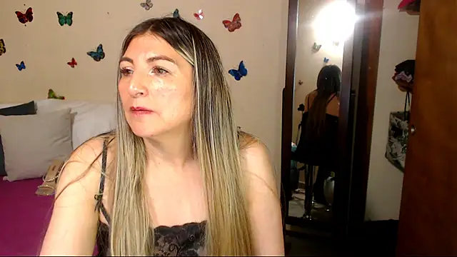 Jolie-Mature's Webcam Show