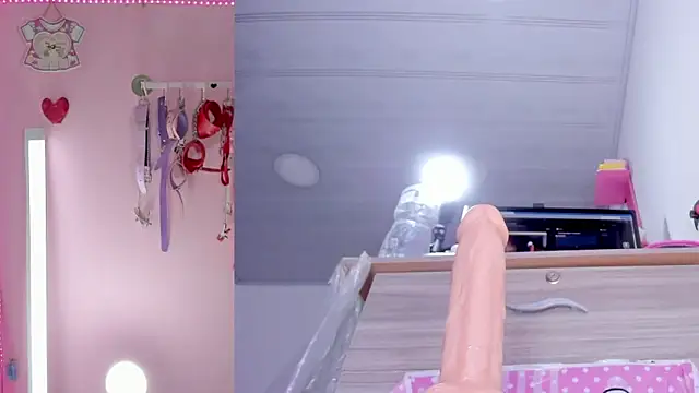 emily_foxxxii 라이브 XXX 채팅