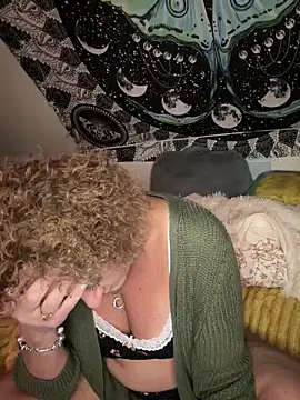 SuzyCatzz's Live XXX Chat